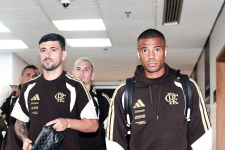 Arrascaeta e De La Cruz chegam ao Maracanã para a partida entre Flamengo e Remo