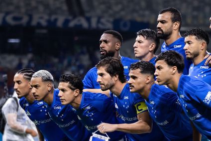 Jogadores do Cruzeiro perfilados antes de partida