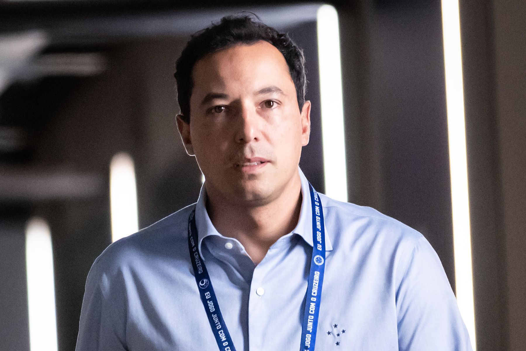 Dirigente do Cruzeiro abre o jogo e detalha negociação com Artur Jorge