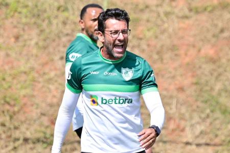 Alberto Valentim, treinador do América