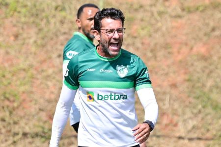 Alberto Valentim, treinador do América