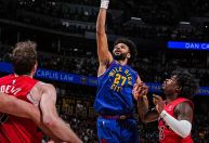 Jokic e Murray decidem, e Nuggets batem Toronto de virada na NBA