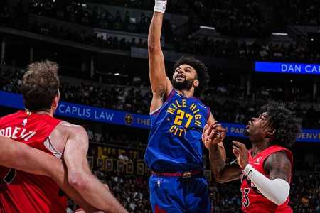 Jamal Murray pontua pelos Nuggets contra o Toronto