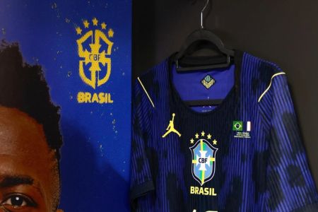 Camisa 2 da Seção Brasileira, que será utilizada no jogo contra a França