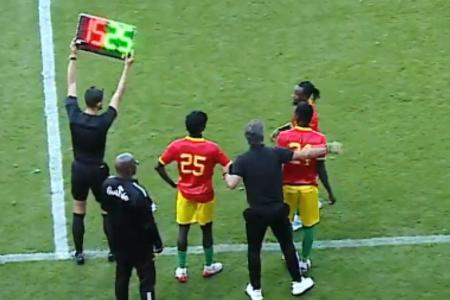 Cissé, jogador do Atlético, entra em campo por Guiné