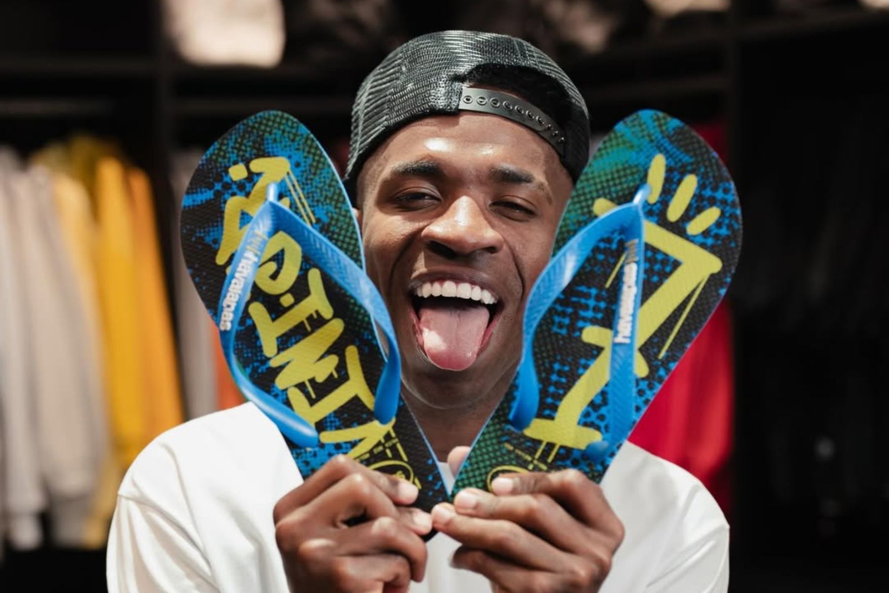 De olho na Copa, Vini Jr. e Havaianas lançam nova coleção de chinelos