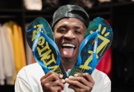 De olho na Copa, Vini Jr. e Havaianas lançam nova coleção de chinelos