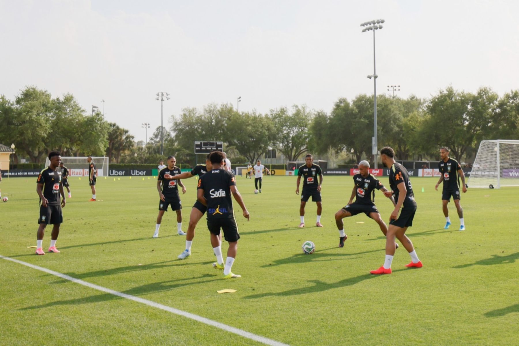 Com Vini Jr. poupado e chegada de reforço, Seleção treina para jogo contra Croácia