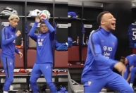 Mbappé faz 'cesta' inusitada em vestiário da França e surpreende com dancinha