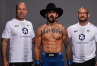 Após estreia avassaladora no UFC, brasileiro manda recado: 'Vou balançar a categoria'