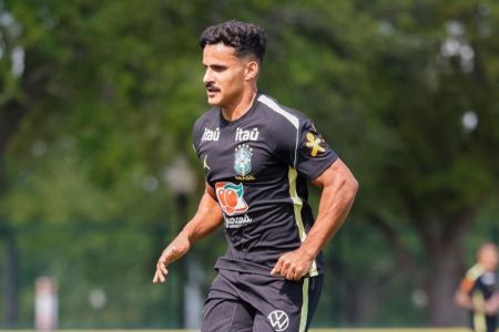 Kaiki, do Cruzeiro, durante treino pela Seleção Brasileira