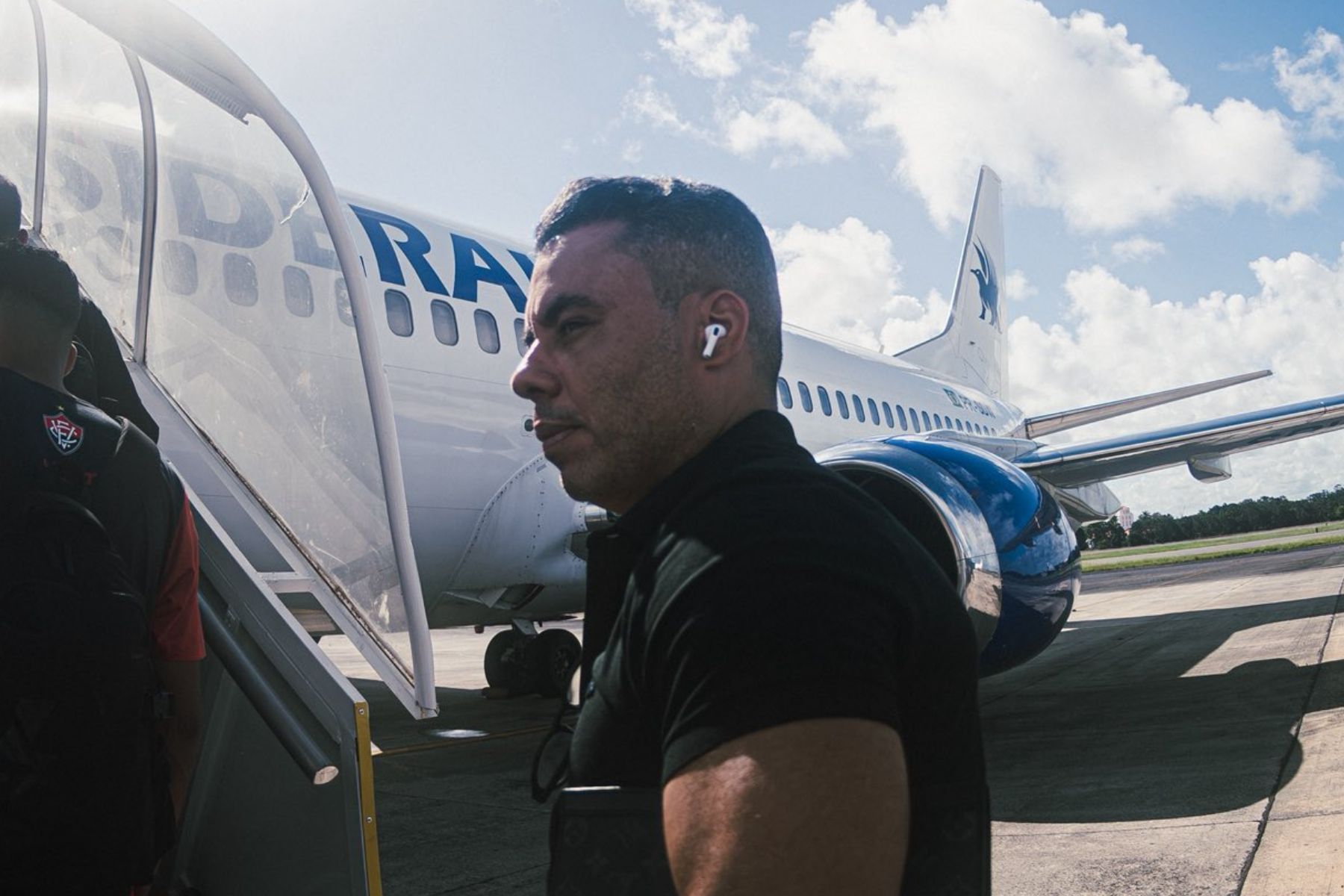 Ex-Cruzeiro, artilheiro do Vitória não viaja e é desfalque para jogo no Mineirão