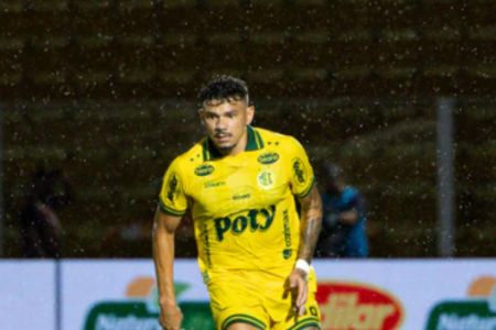 Tiquinho Soares em ação pelo Mirassol: atacante deve ser titular contra o Botafogo