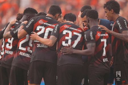 Athletico-PR em campo pelo Campeonato Brasileiro