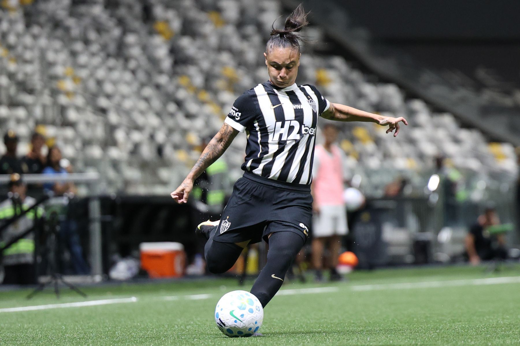 Futebol feminino: lateral do Atlético sofre lesão e passará por cirurgia