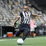 Futebol feminino: lateral do Atlético sofre lesão e passará por cirurgia