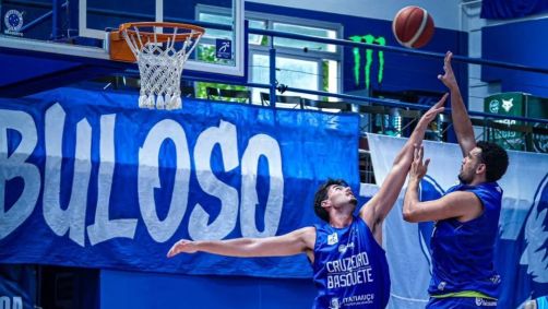 Jogadores em treino do Cruzeiro Basquete