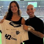 Julia Kudiess vai à Arena MRV e ganha presente de ídolo do Atlético