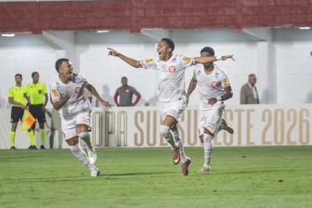 Tombense comemora gol sobre o Avaí na Copa Sul-Sudeste