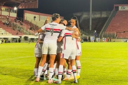 Soberana comemoram gol sobre as Vingadoras na Arena do Jacaré