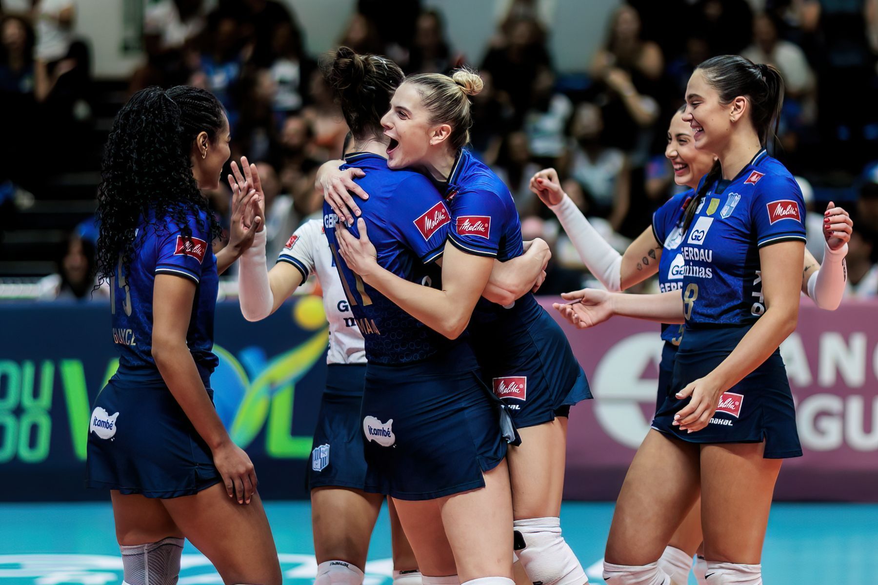Gerdau Minas massacra Maringá e fica em vantagem nas quartas da Superliga Feminina