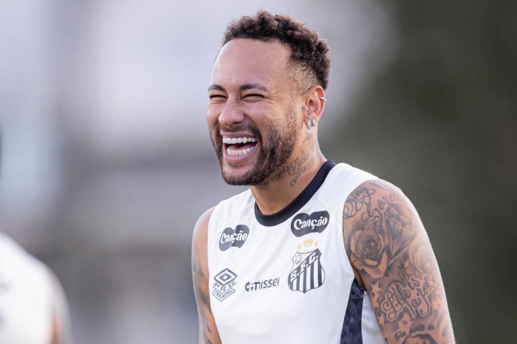 Neymar comenta 'dilemas' da carreira e faz apelo: ‘Também sou ser humano’