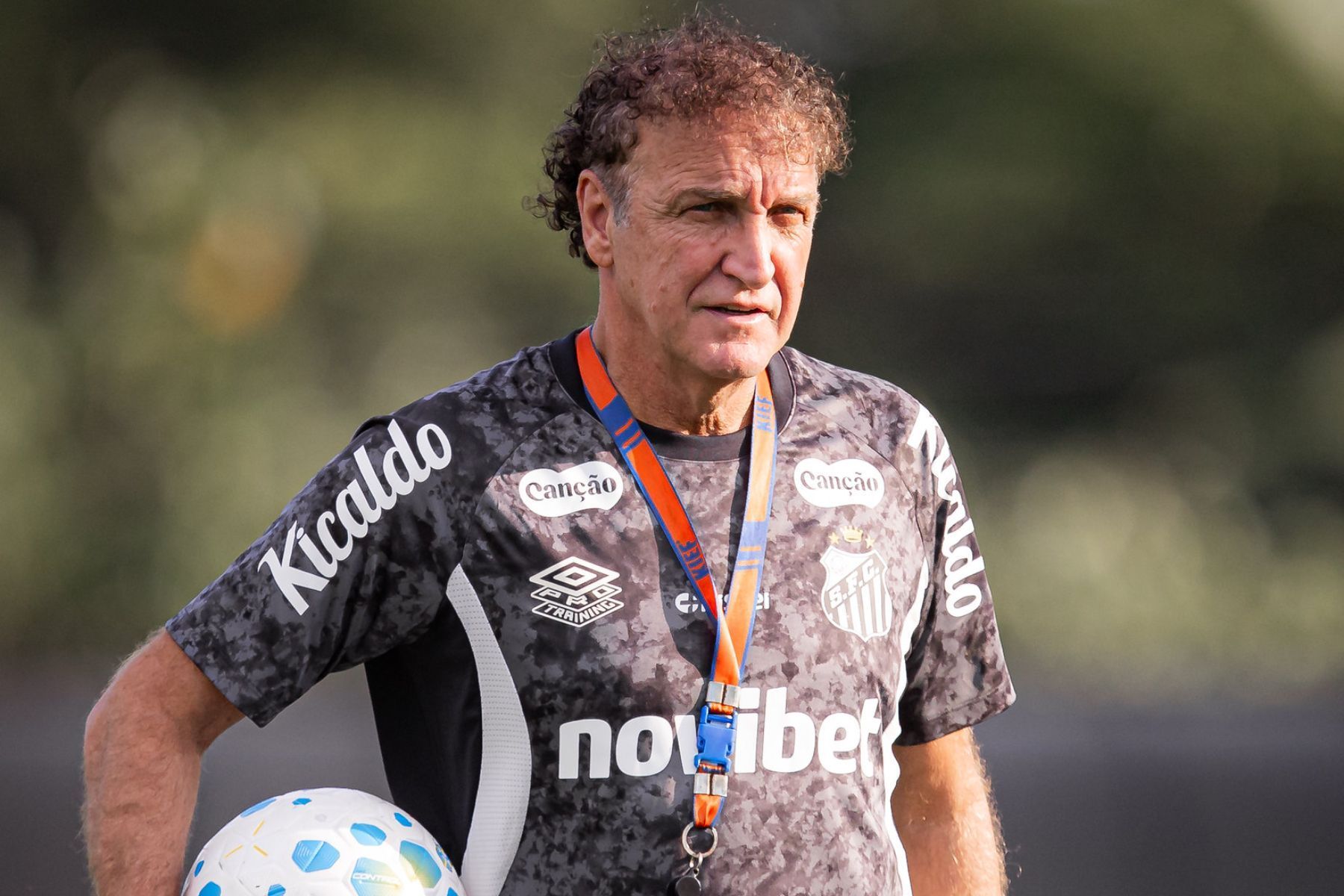 Cuca, do Santos, manda recado à torcida e patrocinadores: 'Estou aberto'