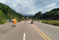 Carga de parafusos cai e carros têm pneus furados na BR-356, em MG