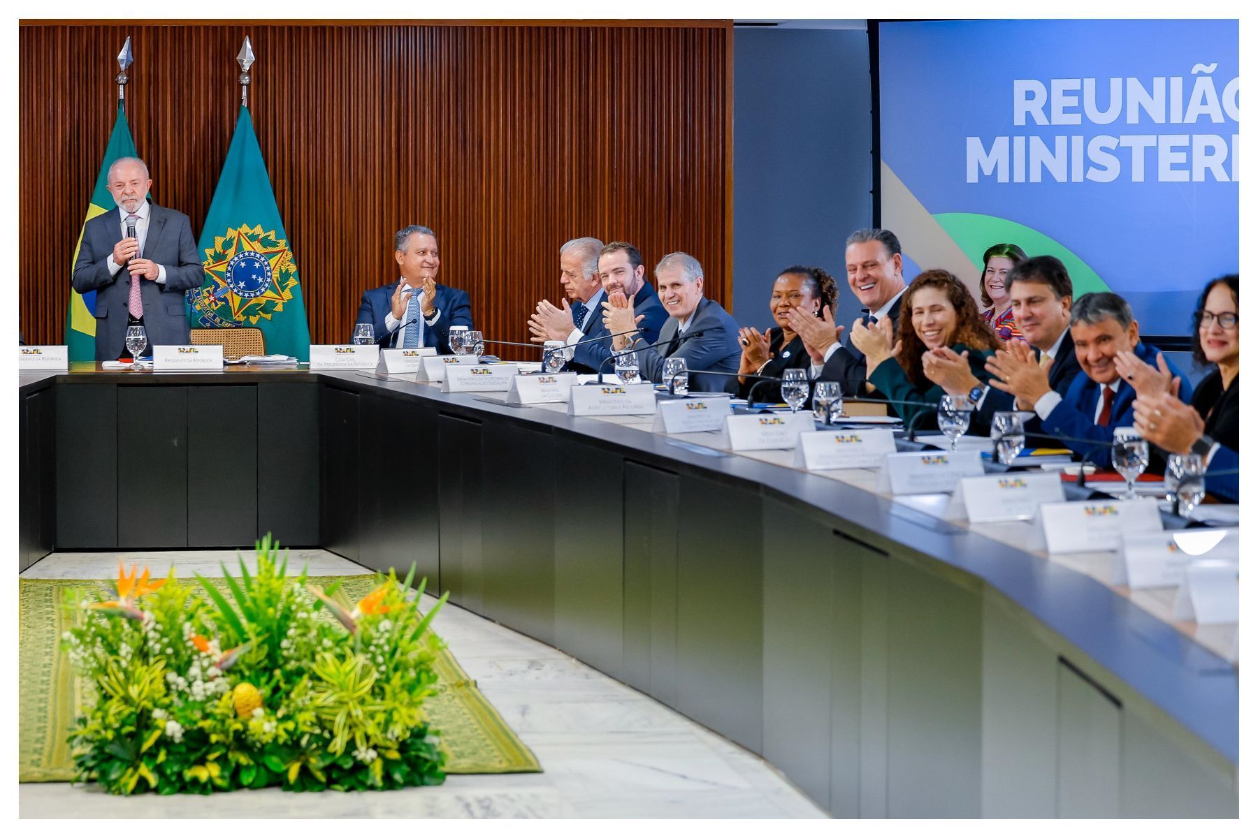 Lula anuncia troca de 14 ministros; veja quem sai e quem entra no governo