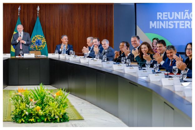 Lula anuncia troca de 14 ministros; veja quem sai e quem entra no governo