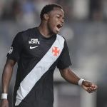 Destaque do Vasco entra pendurado no clássico contra o Fluminense