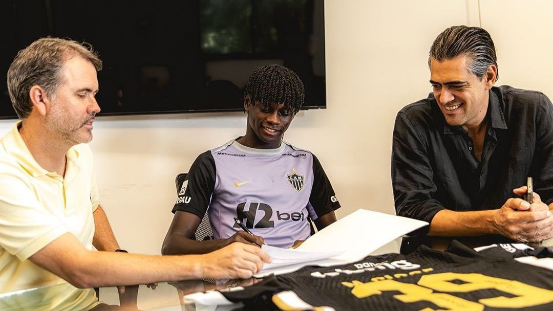 Atlético anuncia renovação contratual com Mamady Cissé; saiba detalhes