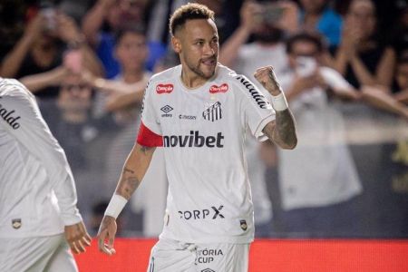 Neymar marcou o único gol do Santos na derrota para o Internacional