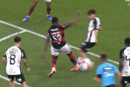 Expulsão de Evertton Araújo em Corinthians x Flamengo • Reprodução/PremiereAdriano Fontes/Flamengo