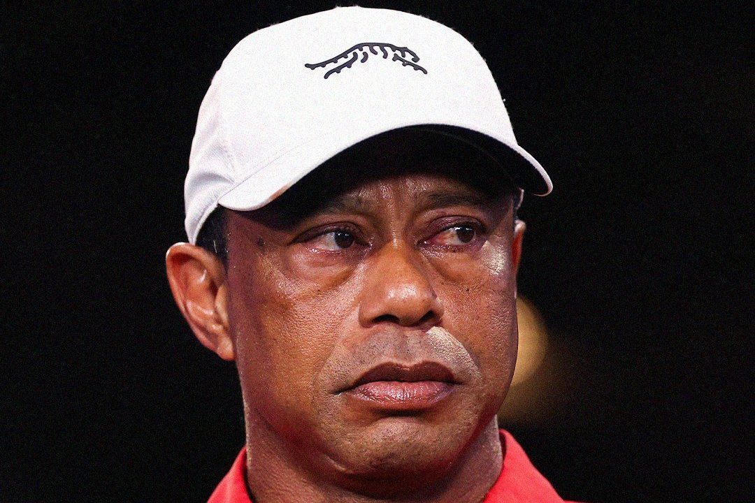 Lenda do golfe, Tiger Woods se envolve em acidente de carro e é detido na Flórida