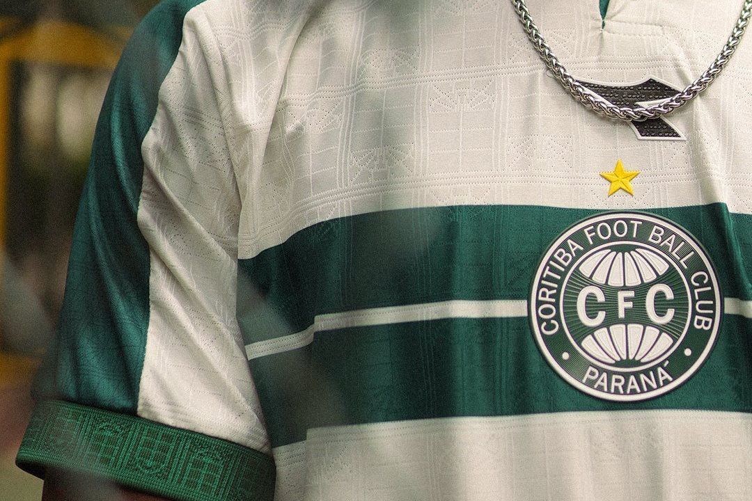 Em campanha especial, Coritiba lança nova camisa para a temporada 2026