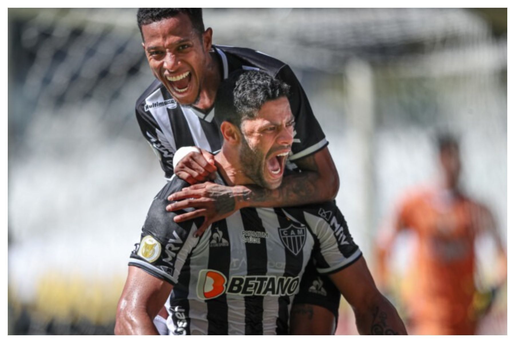 Titular no Vasco, Tchê Tchê relembra títulos no Atlético e exalta Hulk