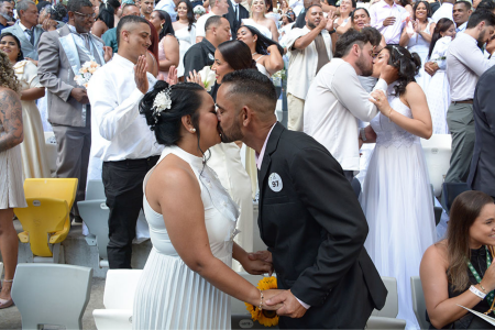 Primeira edição de casamento comunitário foi realizada na Arena MRV
