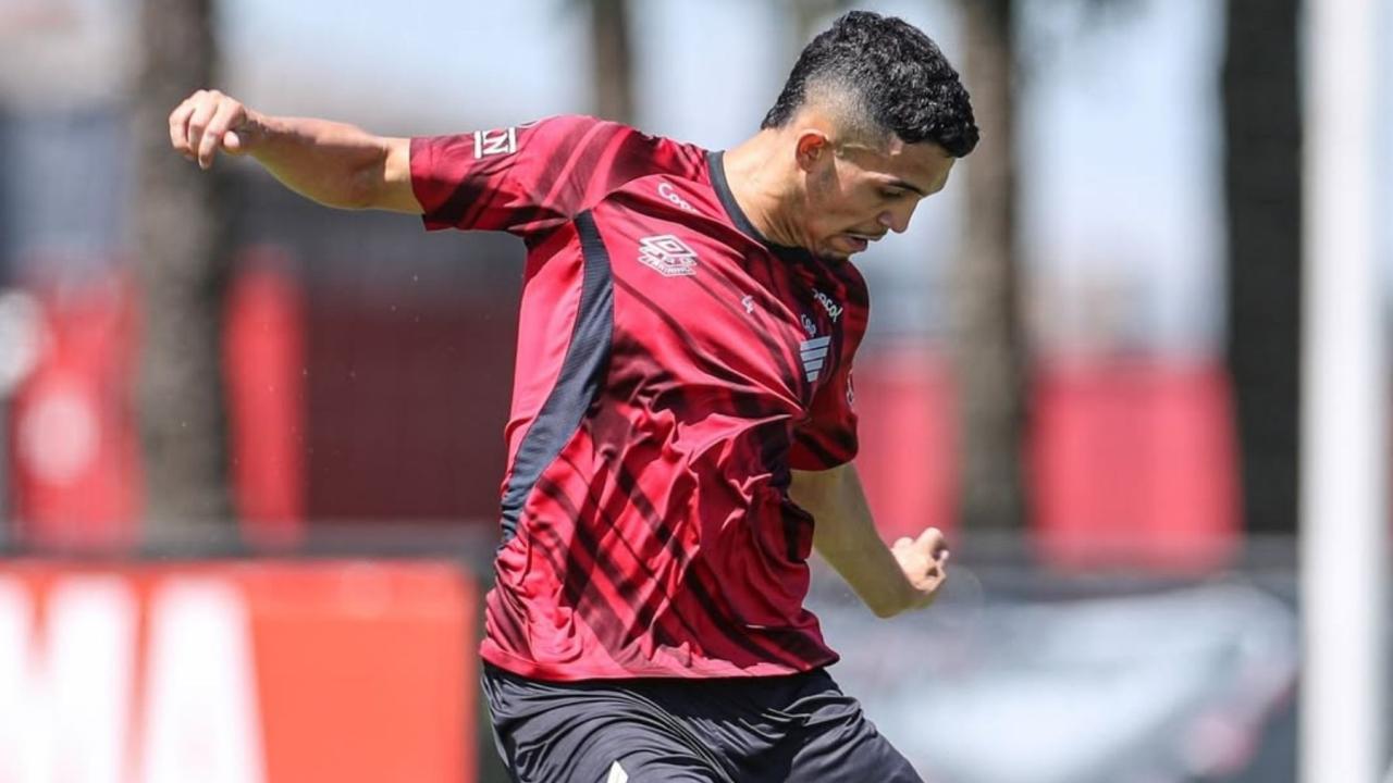 Athletico-PR terá retorno de Arthur Dias para duelo com o Corinthians