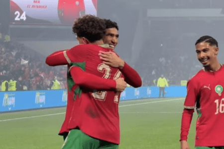 Jogadores do Marrocos celebram gol sobre o Paraguai