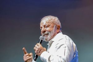Extremismo 'continua vivo' e voltará a disputar eleições no Brasil, diz Lula