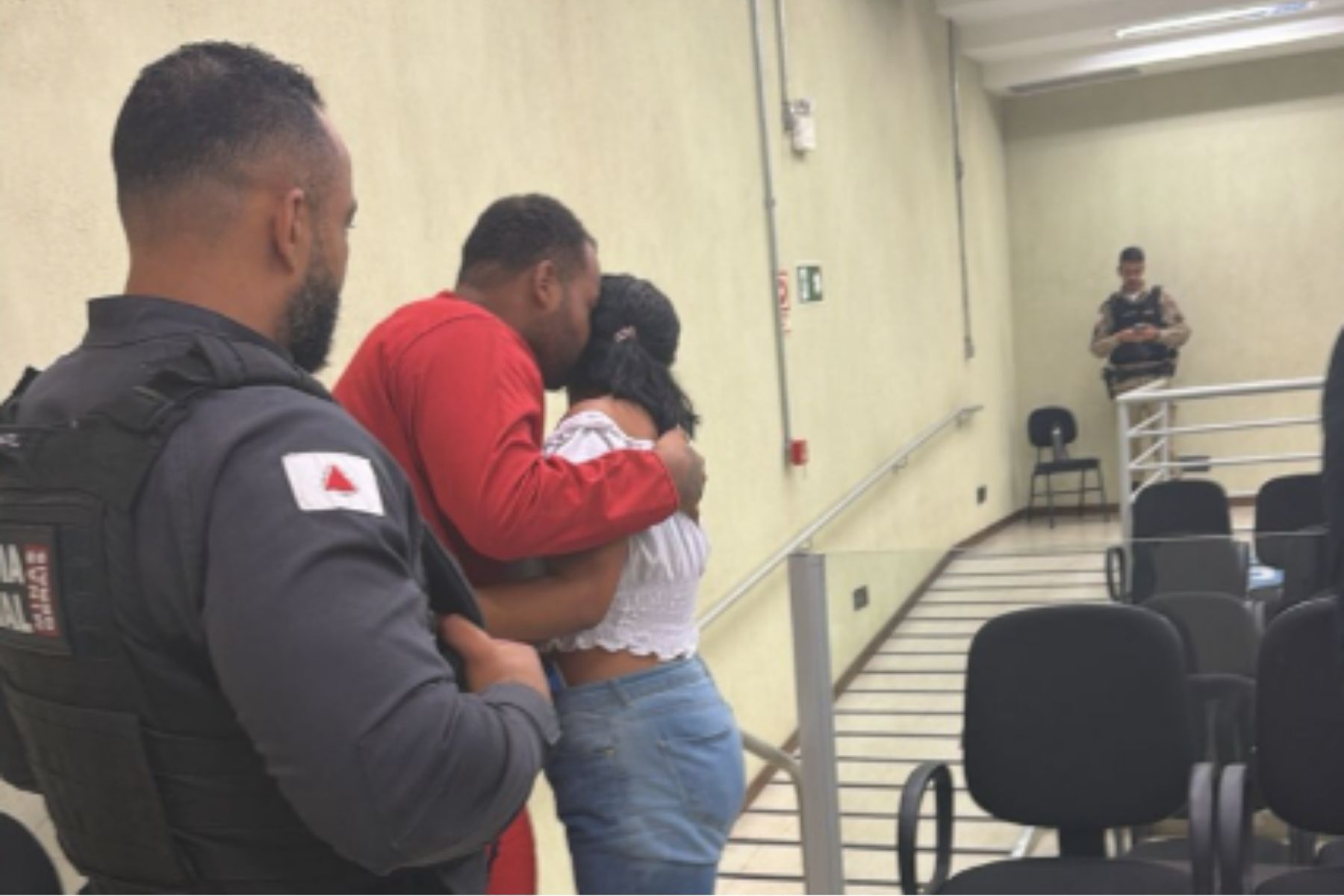 Júri absolve homem acusado de matar padrasto para defender mãe na RMBH