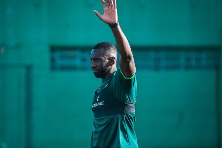 Bolasie em treino da Chapecoense