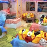 Chaiany e Marciele movimentam edredom com 'beijão' no BBB 26