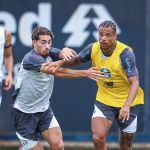 Luís Castro deve promover joia ao time titular do Grêmio contra o Palmeiras