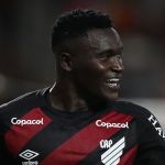 Athletico-PR tem pendurados contra Bahia que podem ser desfalques diante do Atlético