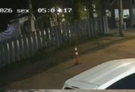 Vídeo mostra suspeito de furtar rabecão pulando muro do IML de BH