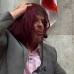 Vereador de SP usa batom e peruca para criticar lei da misoginia