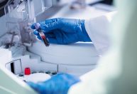 Homem é condenado por expor suposto pai antes de exame de DNA em MG