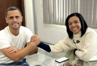 Irmão de Cleitinho renuncia e 1ª prefeita da história de Divinópolis assume